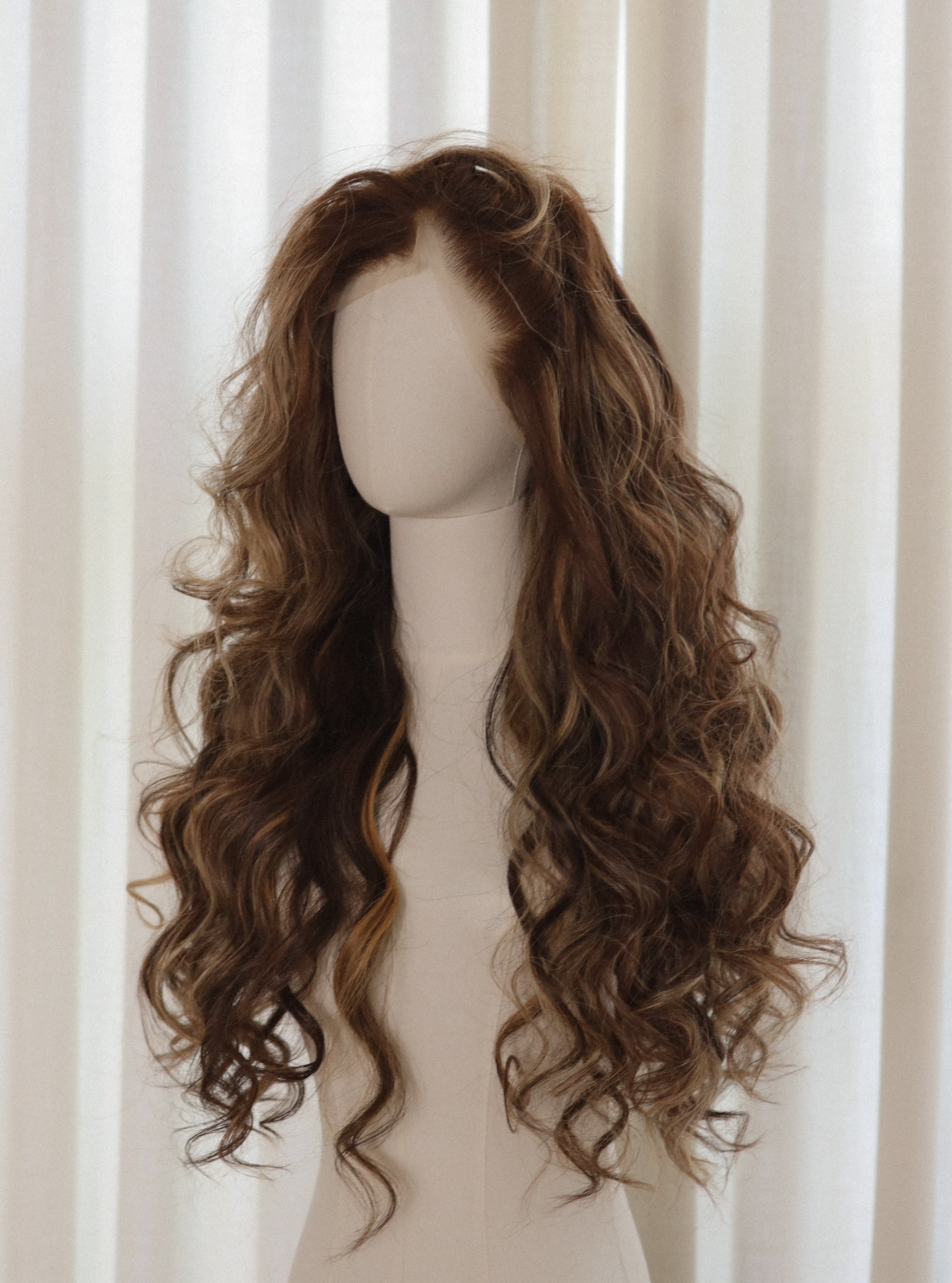 enoléh | "The Drama" (26" Ocean Wave Honey Bee Color Wig)
